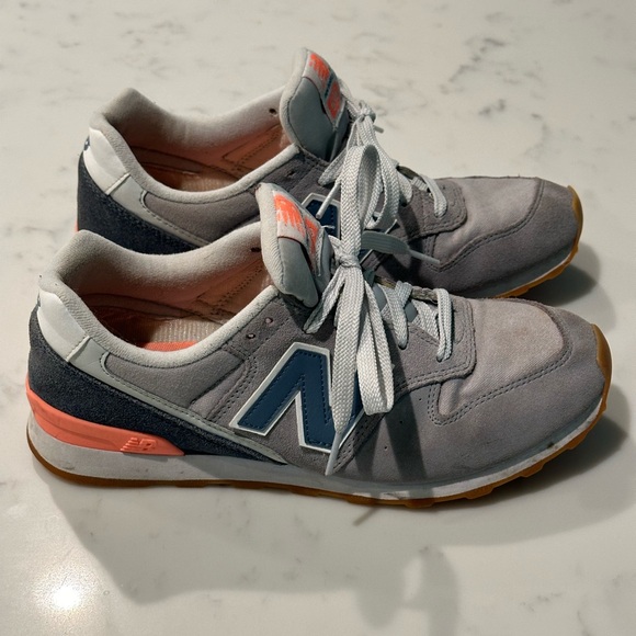 New Balance Sneakers - 696 - Picture 1 of 9